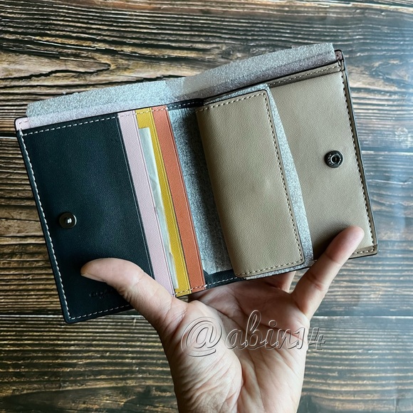 NWT Coach Small Snap Leather Wallet - Picture 2 of 4